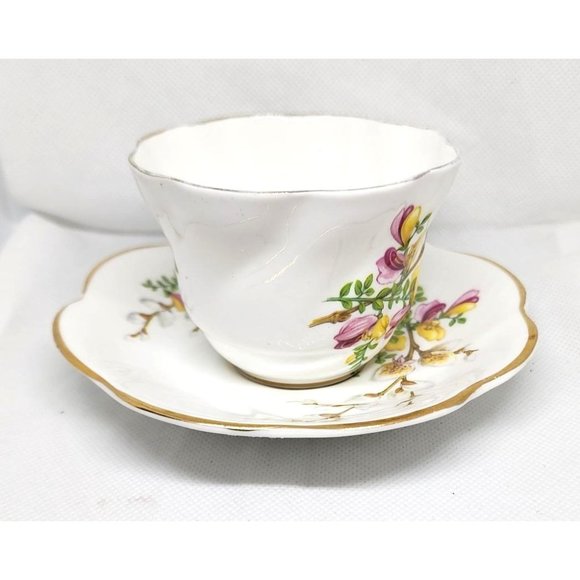 Royal Dover China Teacup & Saucer, Vibrant Floral Design, Gold Trim, Vintage - Picture 3 of 15